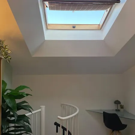 Encantador Duplex Con Dos Terrazas Cerca Del Mar.